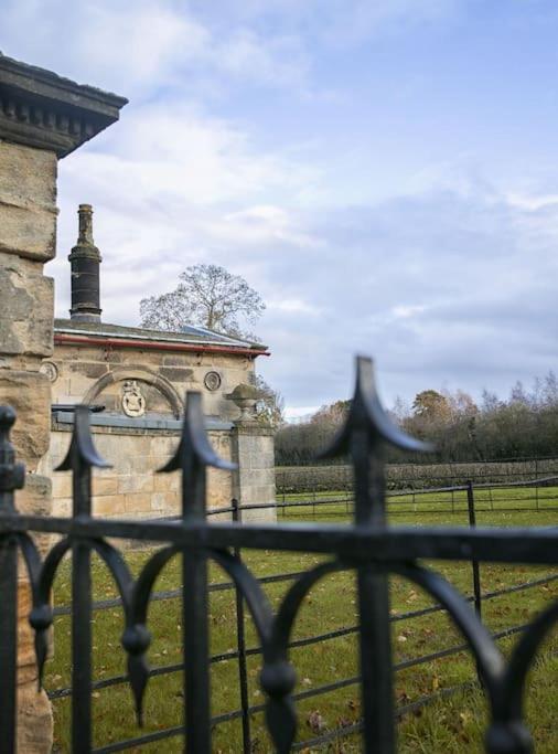 Walshford Lodge Cowthorpe Kültér fotó